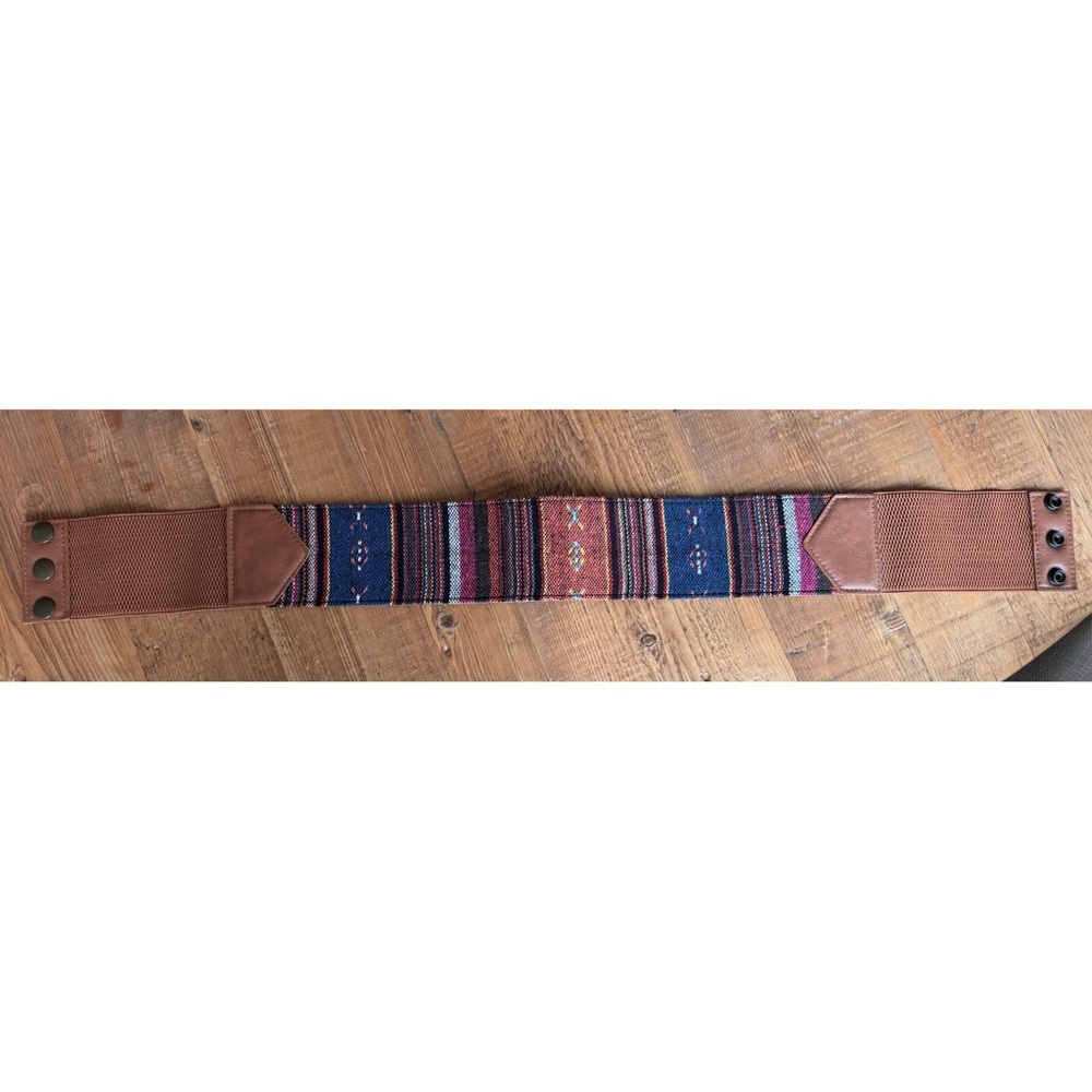 Stylish Brown Belt with Patterned Accent